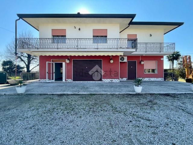 Locale in affitto di 170 m² in Via Postumia di Ponente, 251