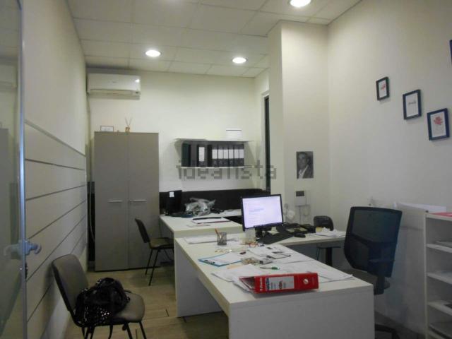 Locale in affitto di 170 m² in Via Padula