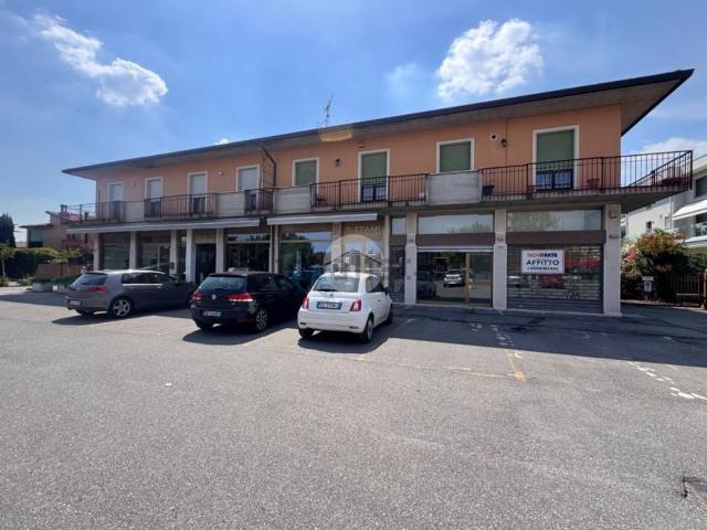 Locale in affitto di 170 m² in Via Paolo Richiedei, 36