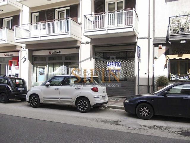 Locale in affitto di 170 m² in Via Piave, 3