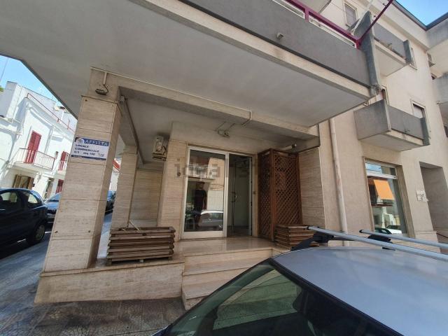 Locale in affitto di 170 m² in Via Regina Elena, 83