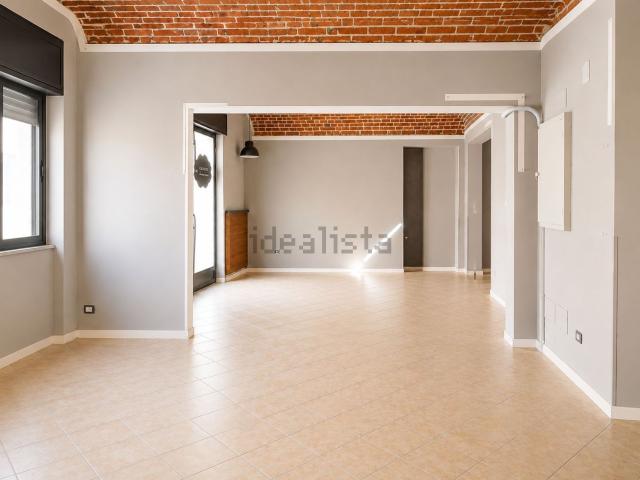 Locale in affitto di 170 m² in Via Thaon de Revel, 79