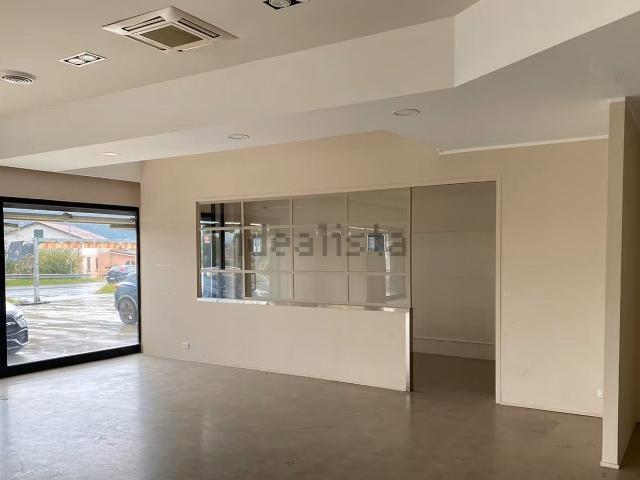 Locale in affitto di 170 m² in Via Variante Aurelia