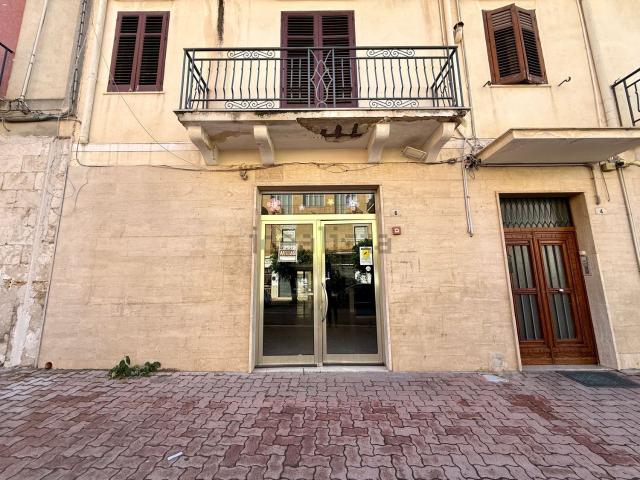 Locale in affitto di 170 m² in Viale Aldo Moro, 8