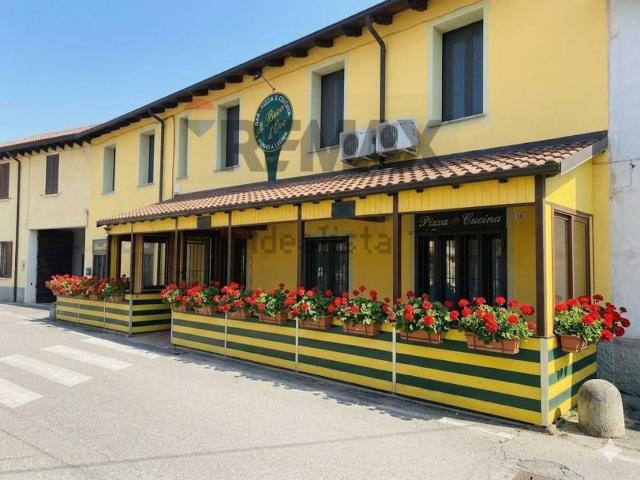 Locale in affitto di 170 m² in Piazza San Rocco, 10