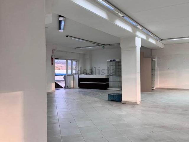 Locale in affitto di 171 m² in Contrada Zanfreda