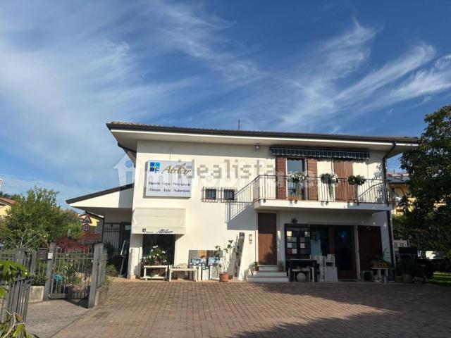 Locale in affitto di 172 m² in Strada Bisavola, 5