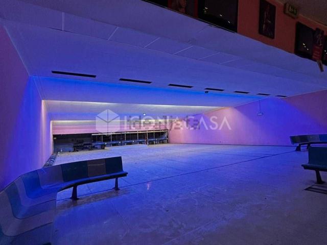 Locale in affitto di 1740 m² in Viale Romagna, 31