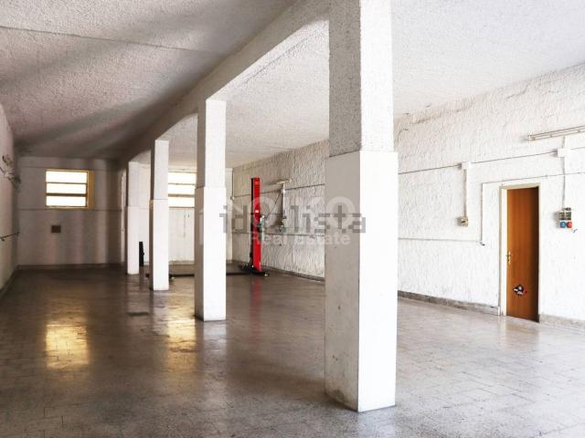 Locale in affitto di 174 m² in Viale Principe di Piemonte, 98