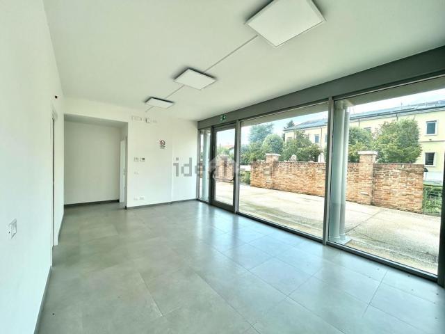 Locale in affitto di 175 m²