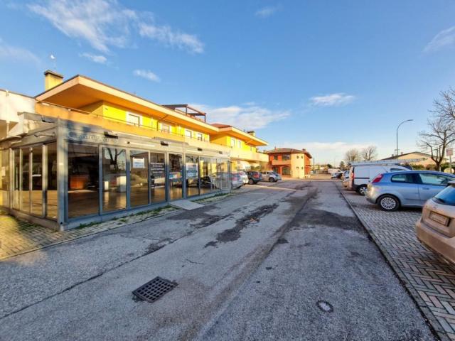 Locale in affitto di 175 m² in Via Henri Dunant, 4