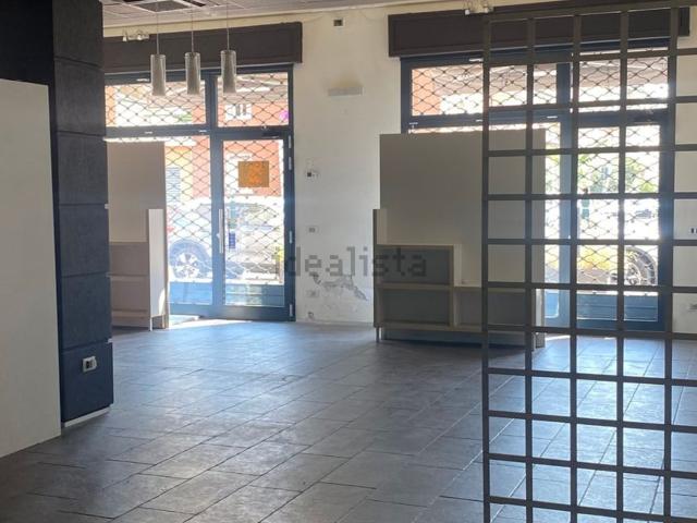 Locale in affitto di 175 m² in Via Pietro Cella