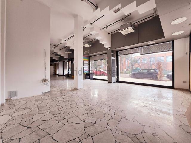 Locale in affitto di 175 m² in Via Vittoria Colonna, 11