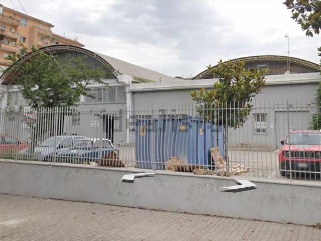 Locale in affitto di 1800 m² in Via Nazionale delle Puglie