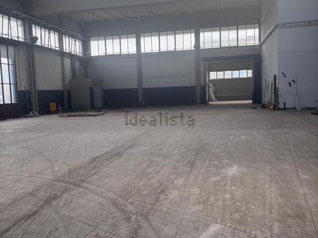 Locale in affitto di 1800 m² in Via F.Turati
