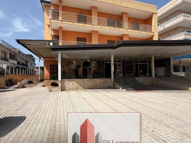 Locale in affitto di 1800 m² in Via Prisco di Prisco