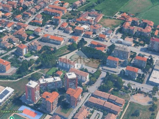 Locale in affitto di 1800 m² in Via Rivarolo, 71