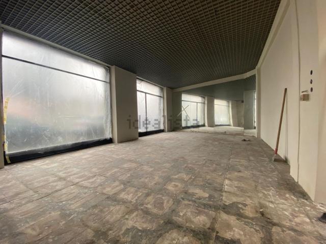 Locale in affitto di 180 m²
