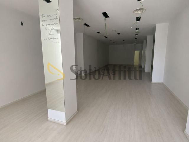 Locale in affitto di 180 m²