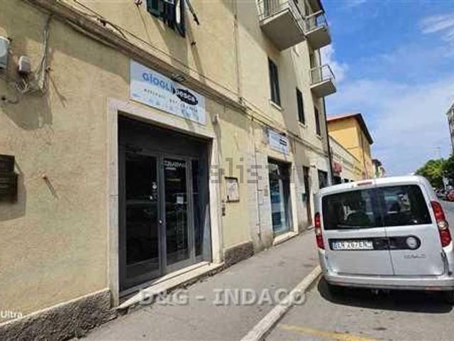 Locale in affitto di 180 m²
