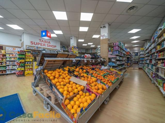 Locale in affitto di 180 m² in Via Cesare Battisti