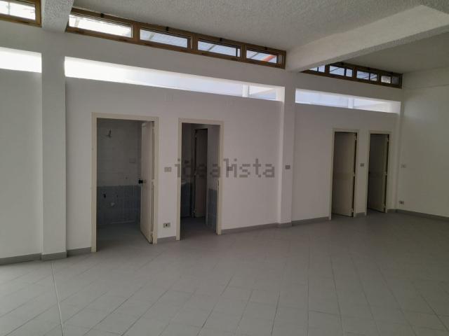 Locale in affitto di 180 m² in Via Cimarosa, 78