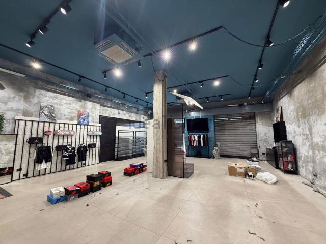 Locale in affitto di 180 m² in Via Aielli