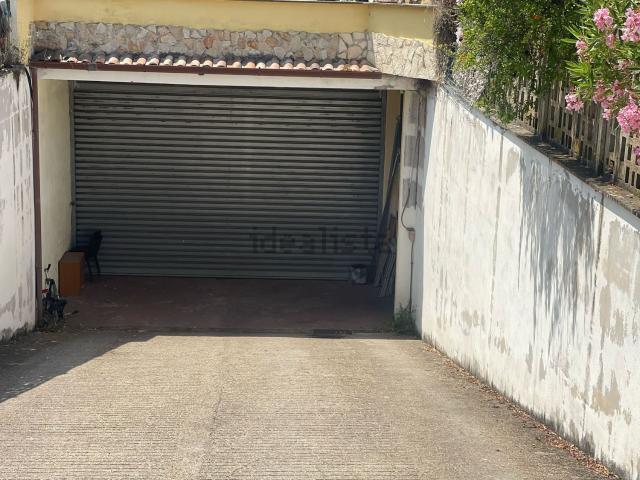Locale in affitto di 180 m² in Via Doganale