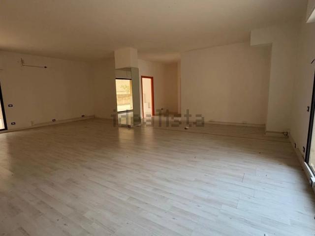 Locale in affitto di 180 m² in Via delle Magnolie