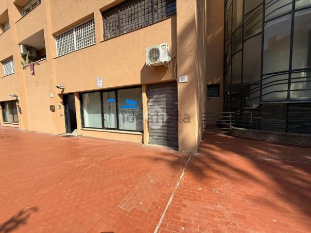 Locale in affitto di 180 m² in Via Elio Lampridio Cerva, 111