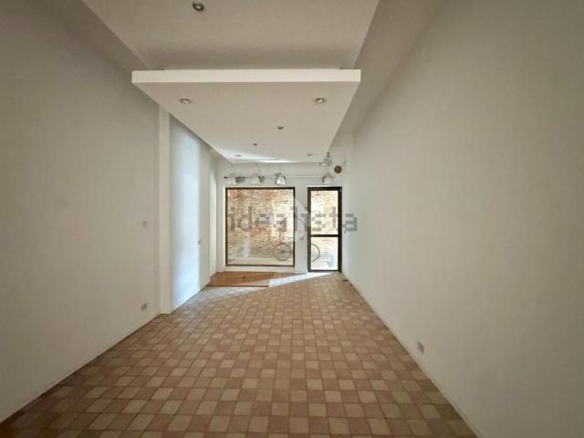 Locale in affitto di 180 m² in Via Francesco Maria Preti, 3