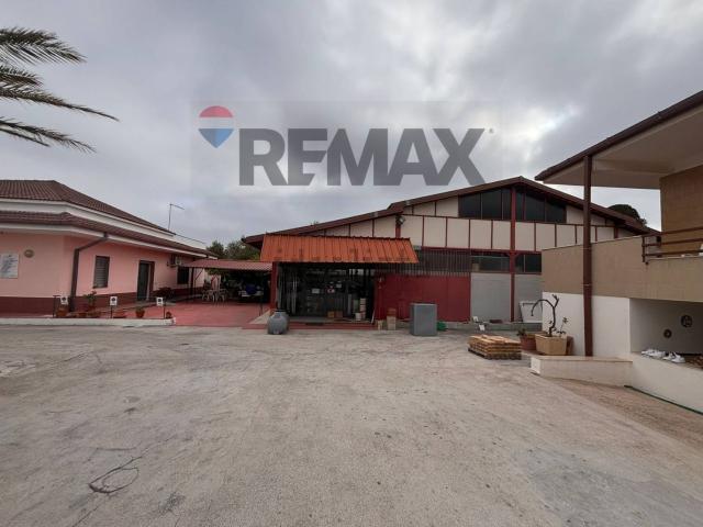 Locale in affitto di 180 m² in Via Fratelli Grimm