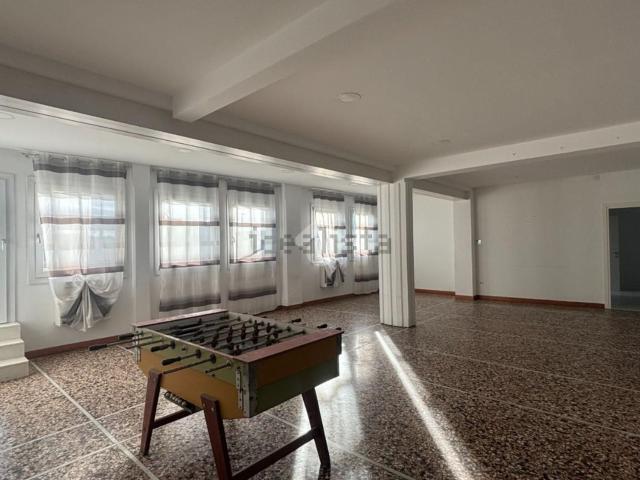 Locale in affitto di 180 m² in Via Luigi Nodari, 78