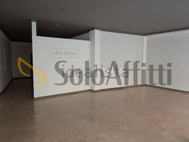 Locale in affitto di 180 m² in Via Marco Minghetti, 7