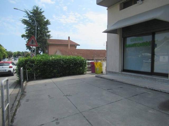 Locale in affitto di 180 m² in Via mare Adriatico