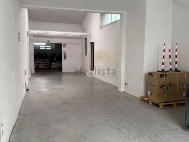 Locale in affitto di 180 m² in Via Paolo dell&apos Abbaco