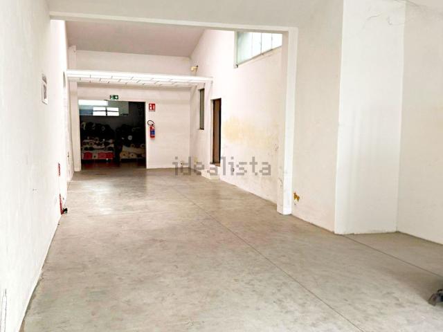 Locale in affitto di 180 m² in Via Paolo dell&apos Abbaco