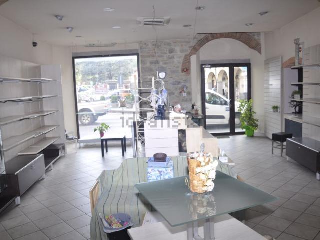 Locale in affitto di 180 m² in Via ROMA, 71
