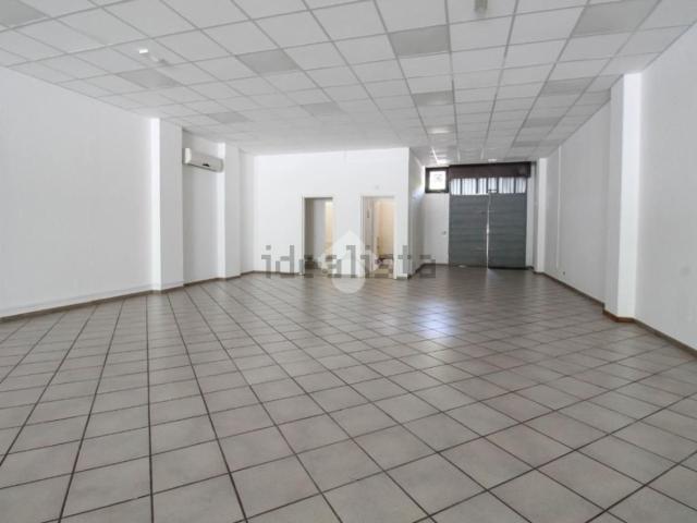 Locale in affitto di 180 m² in Via Vandelli