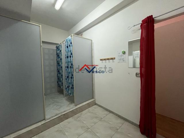 Locale in affitto di 180 m² in Via Vincenzo Bellini