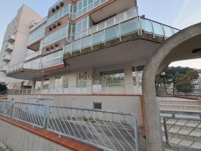 Locale in affitto di 180 m² in Viale Trieste, 17