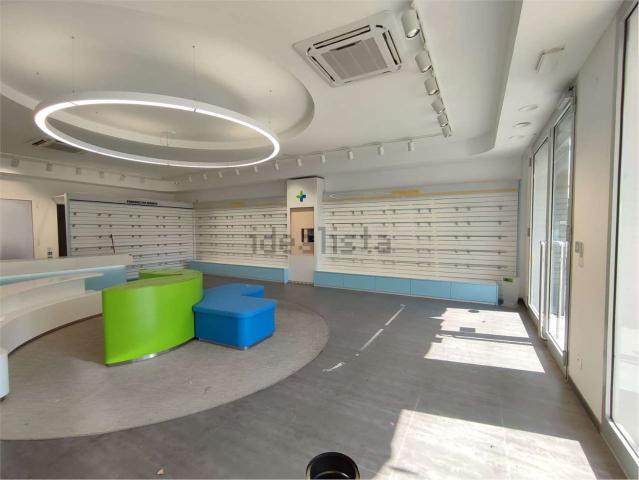 Locale in affitto di 180 m² in Viale Ippolito Nievo, 160