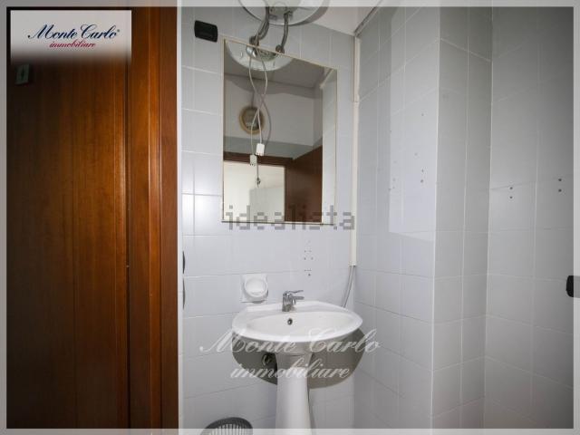 Locale in affitto di 180 m² in Viale Sant&apos Avendrace