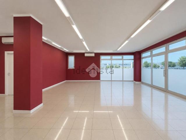 Locale in affitto di 180 m² in Borgo Padova, 65