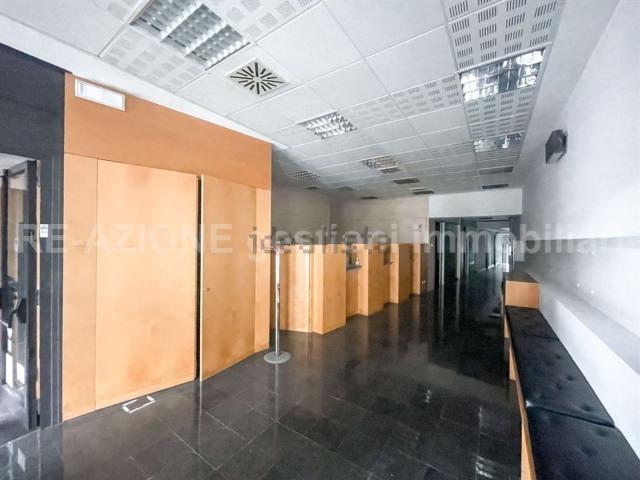 Locale in affitto di 180 m² in Corso Giuseppe Garibaldi, 33