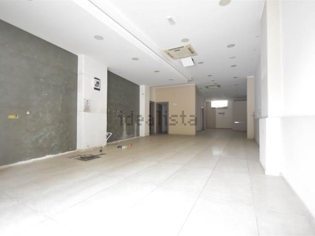 Locale in affitto di 180 m² in Piazza Chiesa Madre, 9