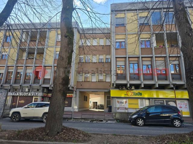 Locale in affitto di 180 m² in Strada Statale 4 Via Salaria, 4