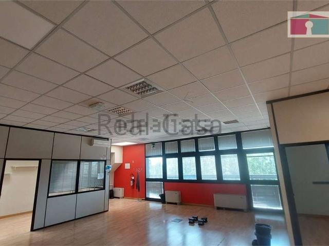Locale in affitto di 181 m² in Viale Virgilio