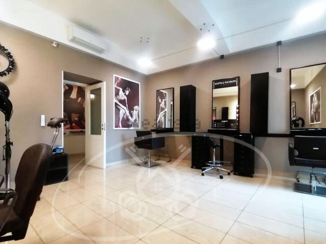 Locale in affitto di 181 m² in Piazza del Lago