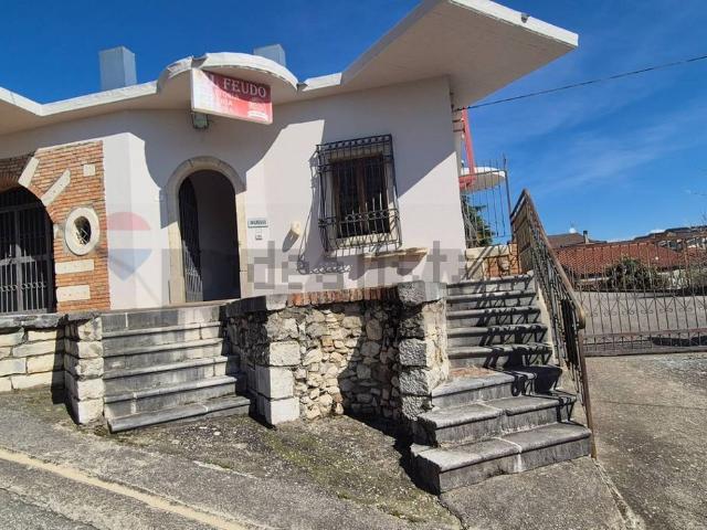 Locale in affitto di 183 m²